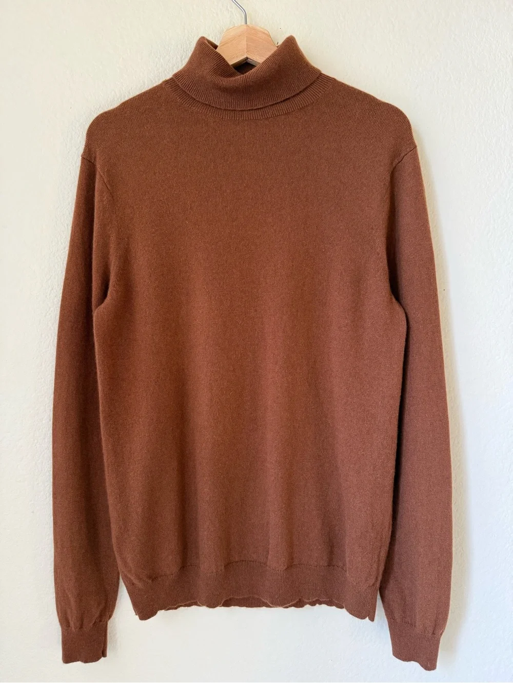 Theory Men’s Brown Turtleneck Fine Knit Sweater Size M